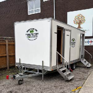 3 PLUS 1 LUXURY TOILET LOO TRAILER NORTH WEST LIVERPOOL LEEDS MANCHESTER BOLTON
